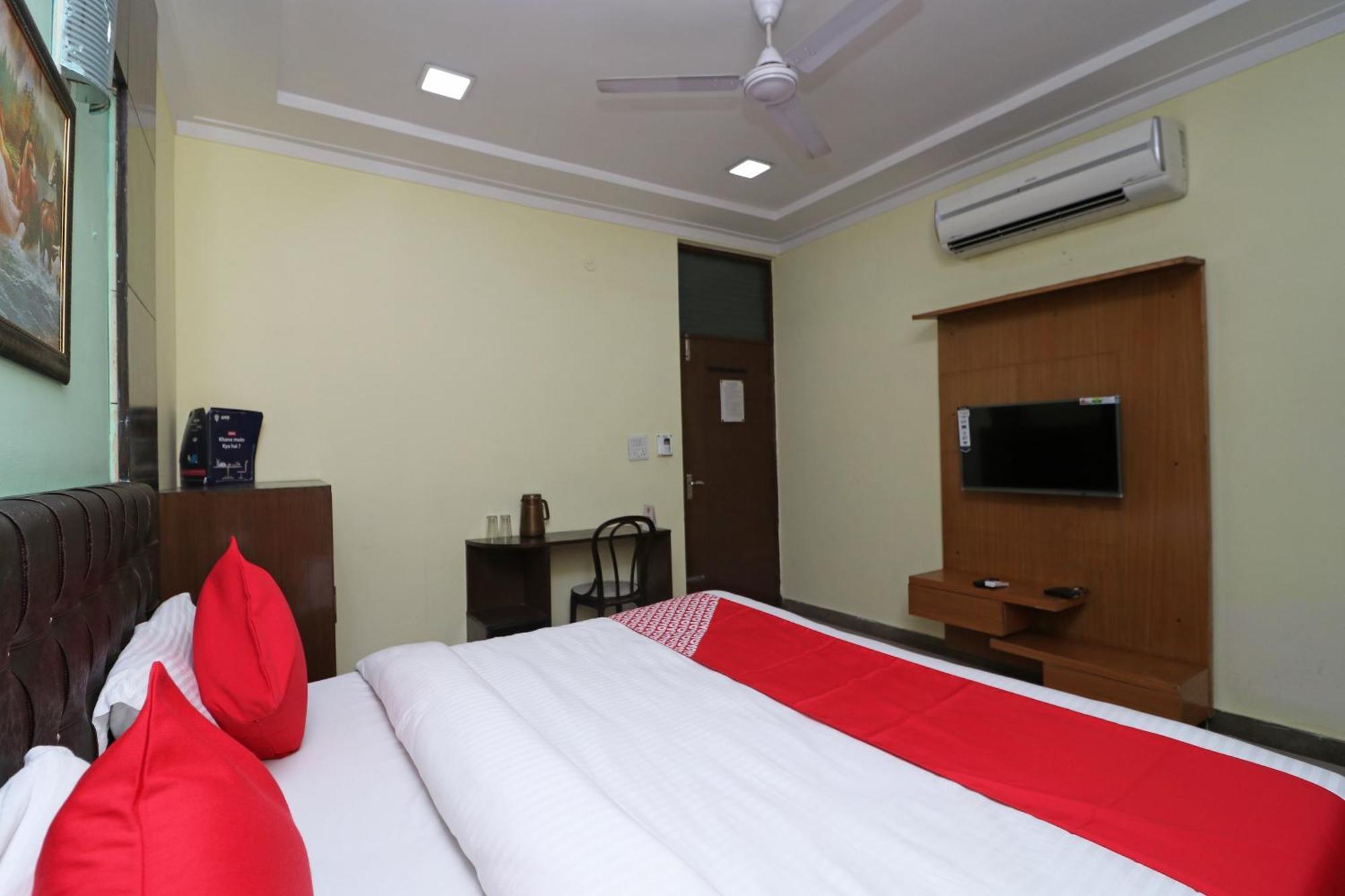 Oyo 16147 Jyoti Continental Agra 3*