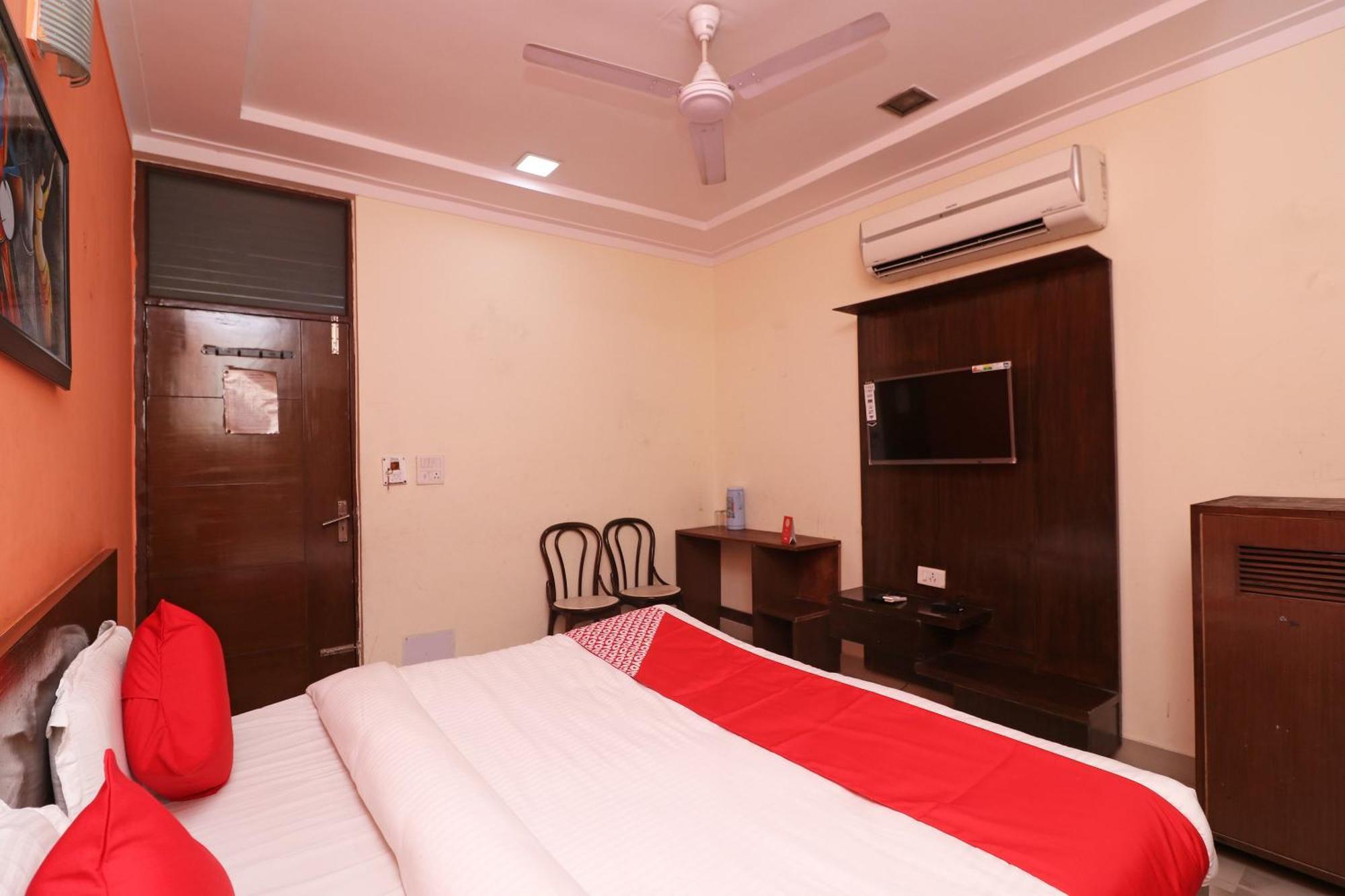 Oyo 16147 Jyoti Continental Agra 3*
