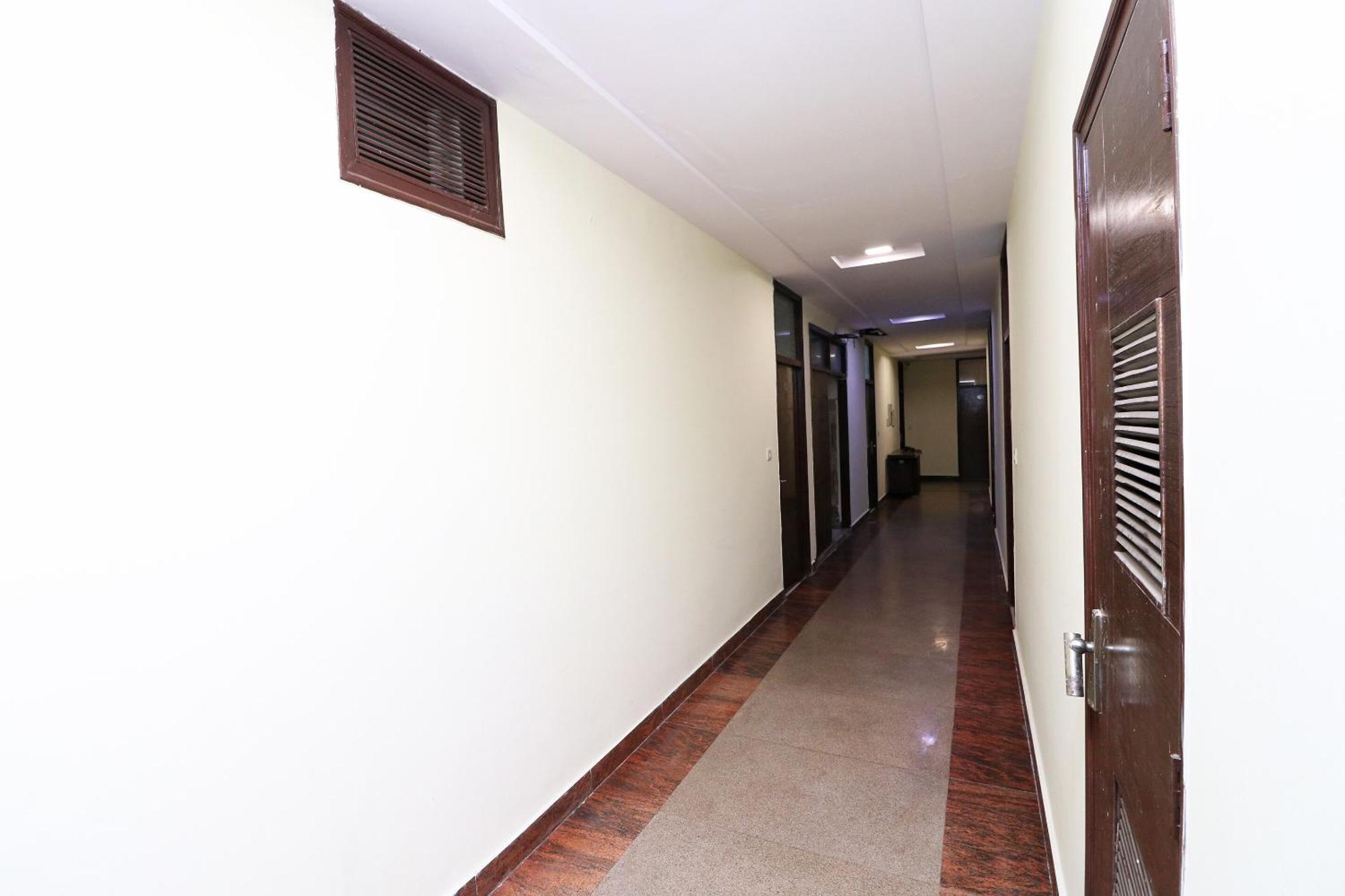 Oyo 16147 Jyoti Continental Agra Hotel