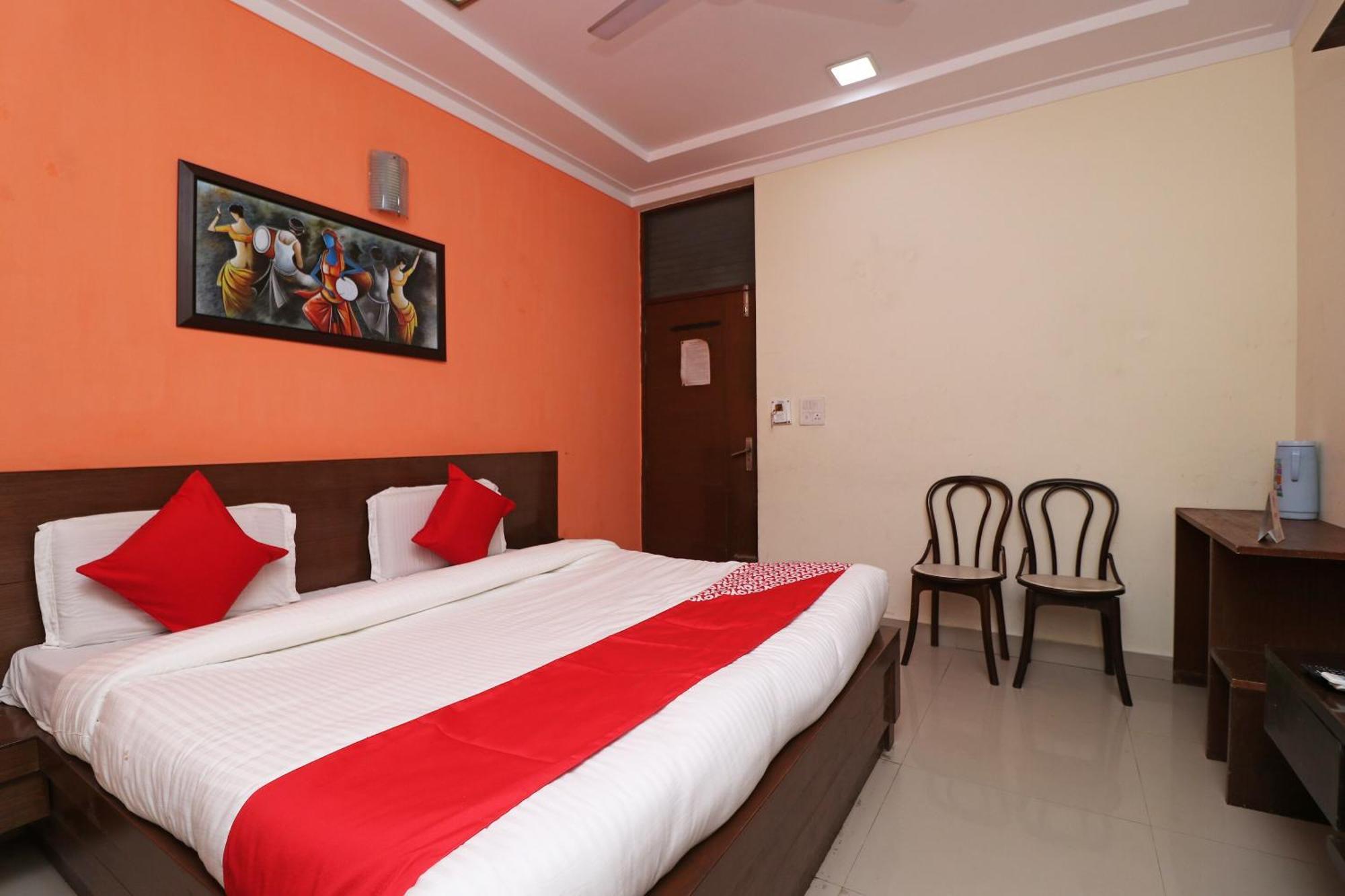 Oyo 16147 Jyoti Continental Agra 3*