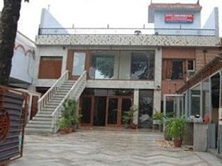 Oyo 16147 Jyoti Continental Agra 3*